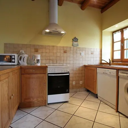 Holiday home Grande Maison En Pierres Avec Jardin, Proche D'un Bourg Medieval, Animaux Acceptes - Fr-1-582-161