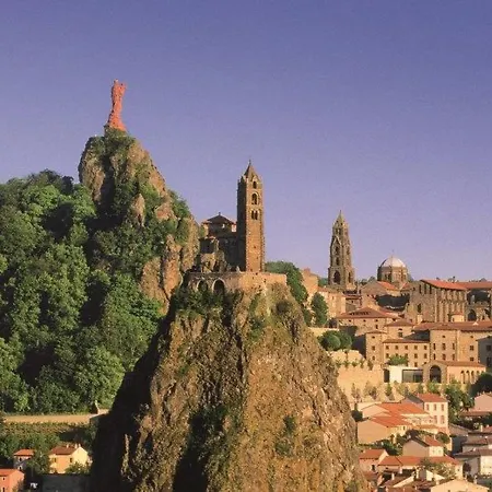 Grande Maison En Pierres Avec Jardin, Proche D'un Bourg Medieval, Animaux Acceptes - Fr-1-582-161 * Allègre